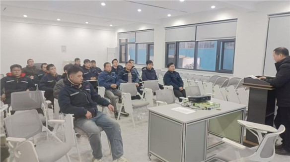 2025年“華鋁夜?！痹俣葐⒊?！